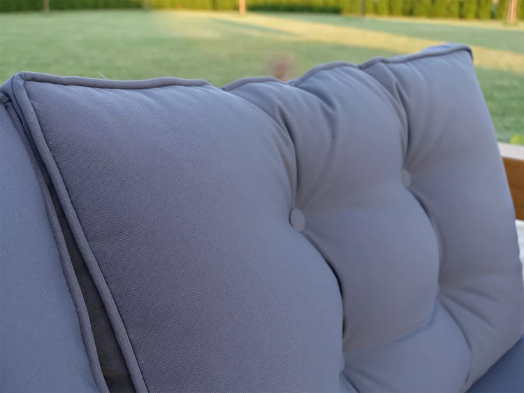 meble-ogrodowe-muscat-lamówka-pikowane-poduchy-miękkie-komfortowe.webp