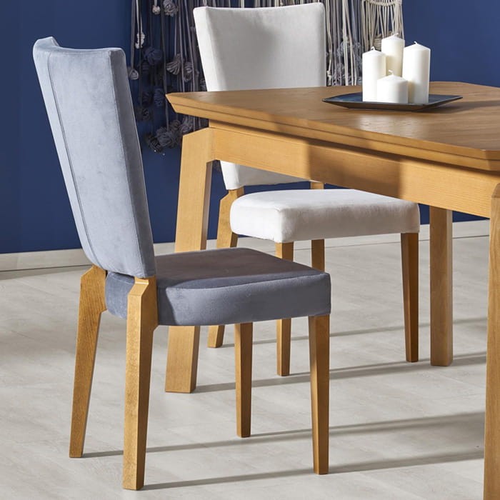 Krzesła i stół Rois.jpg